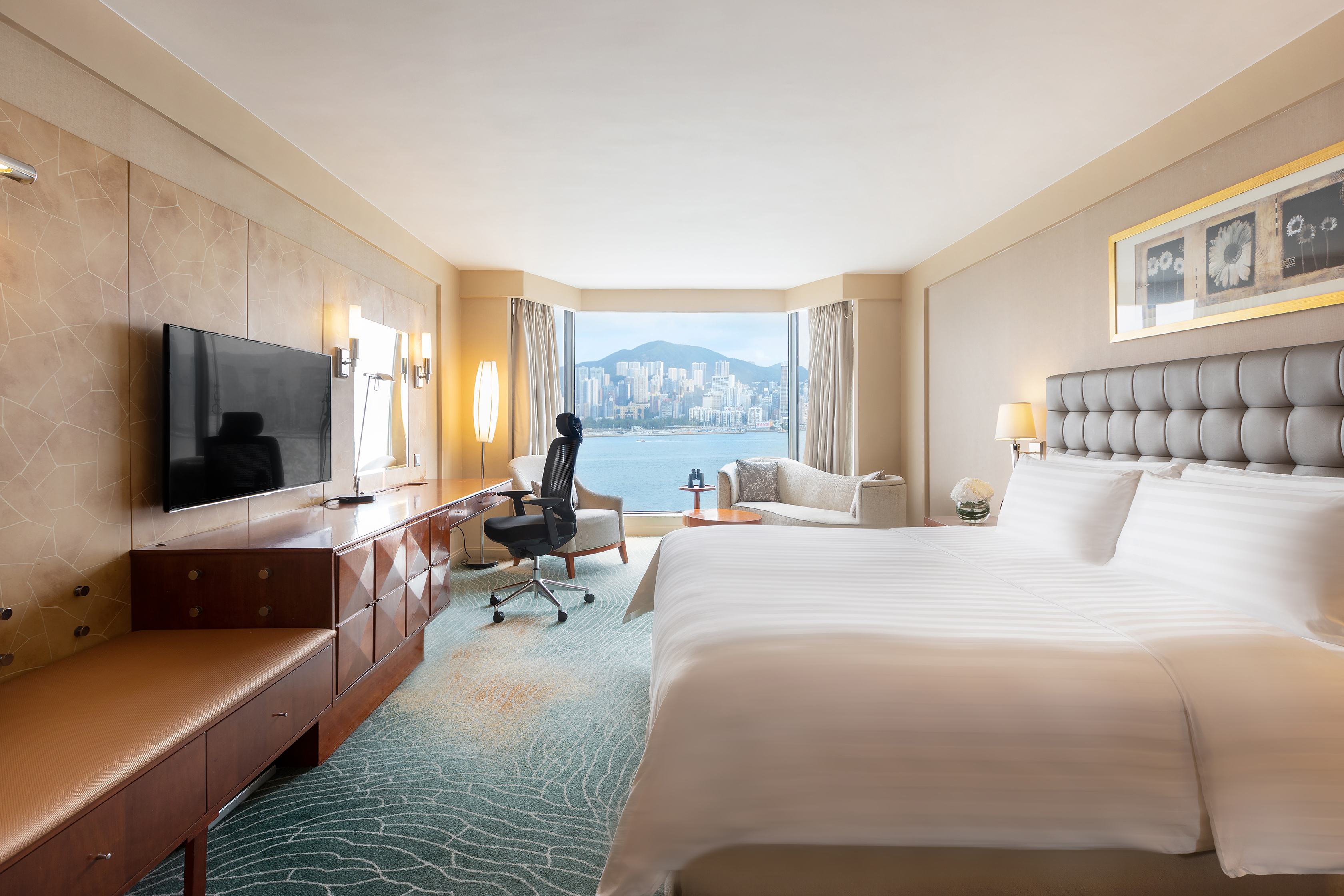 Kowloon Shangri-La, Hong Kong - Horizon Club Deluxe Harbour View Room 