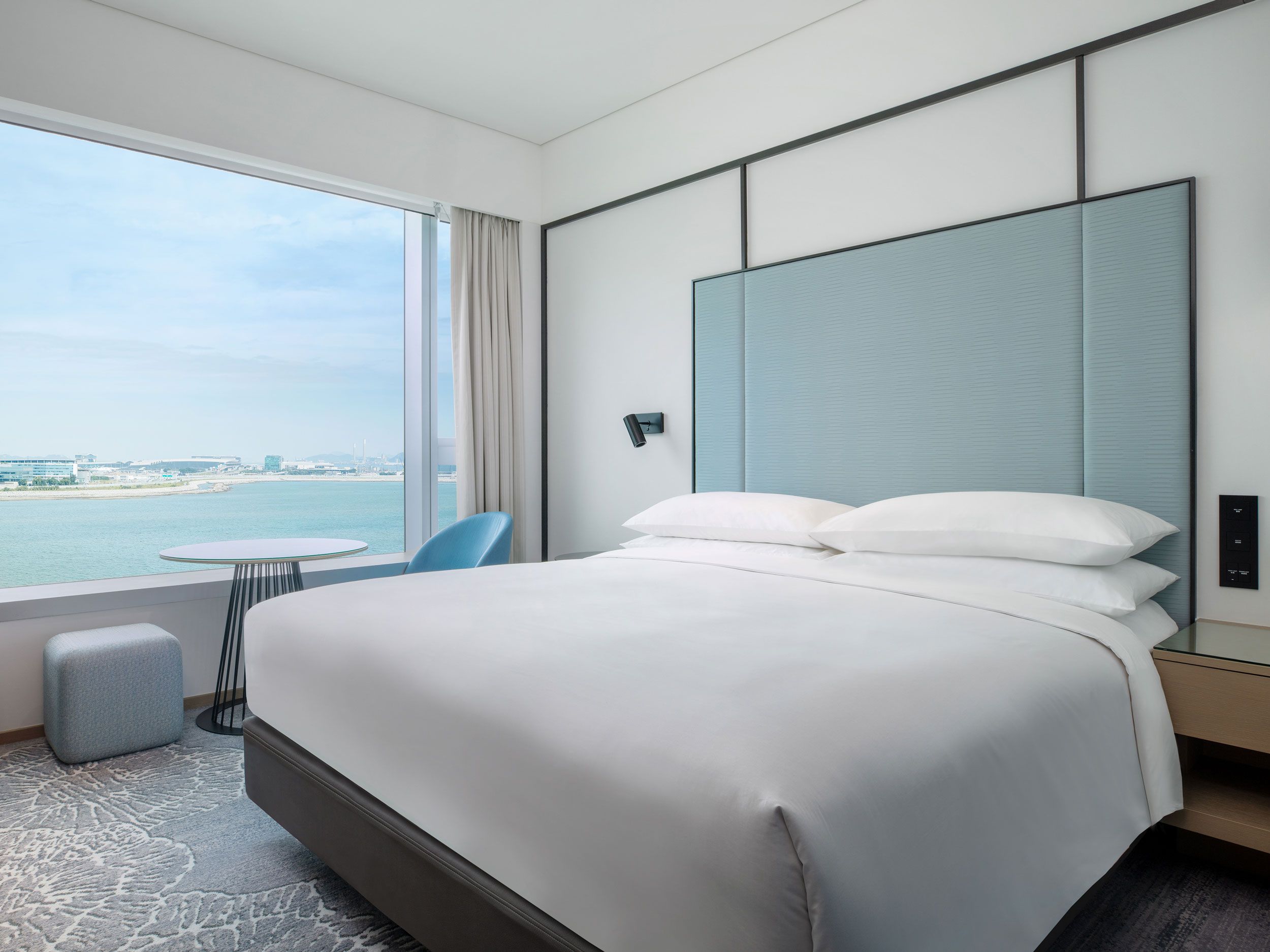 Four Points by Sheraton Hong Kong Tung Chung  - Traditional Room Ocean View King 