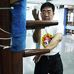 5. Apprenez les bases du wing chun, ensemble de techniques adaptées par la légende du kung fu et du cinéma Bruce Lee.